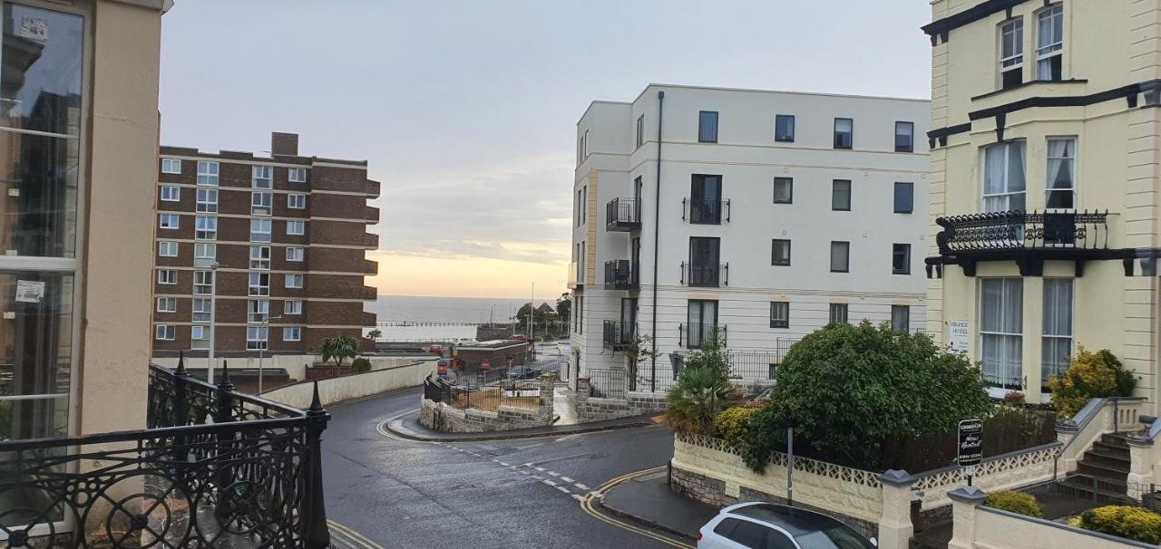 Corbiere Guest House เวสตัน-ซูเปอร์-แมร์ ภายนอก รูปภาพ