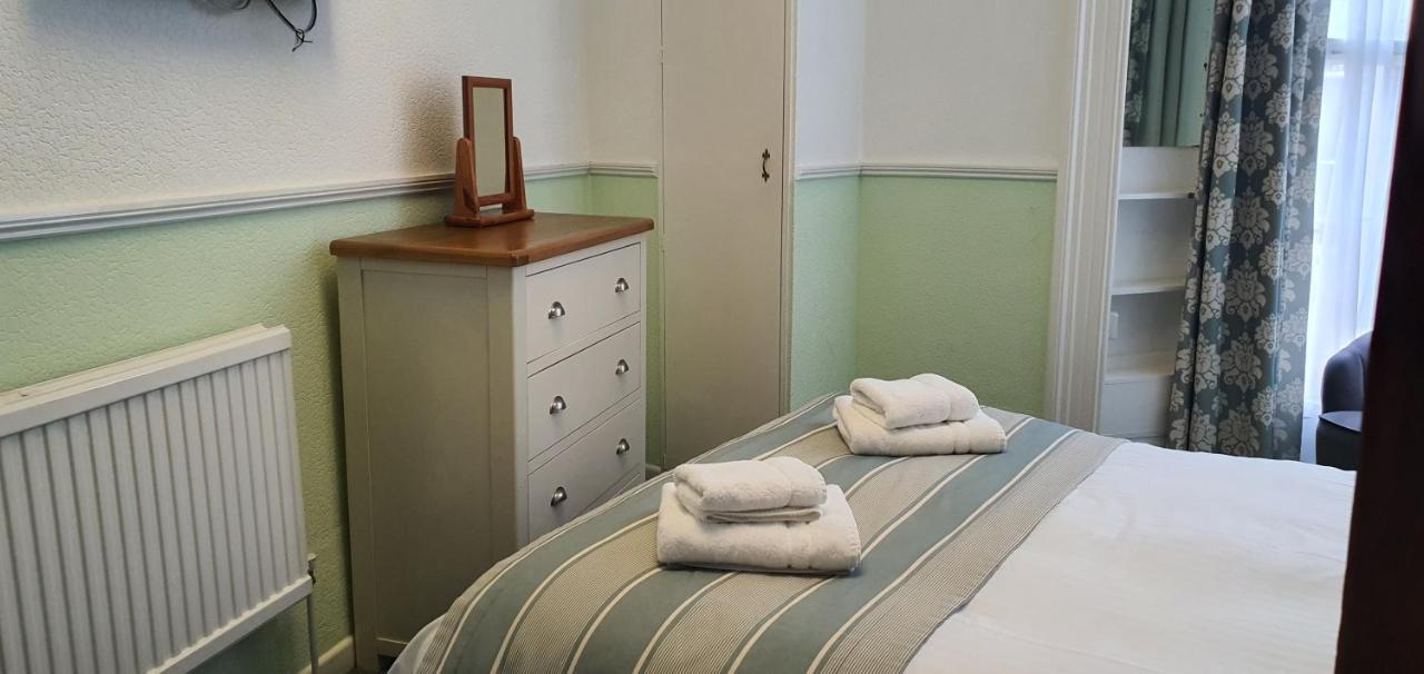 Corbiere Guest House เวสตัน-ซูเปอร์-แมร์ ภายนอก รูปภาพ