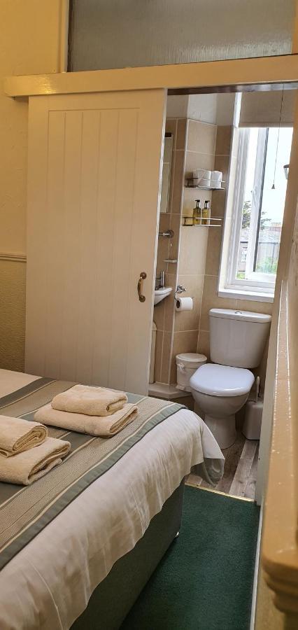 Corbiere Guest House เวสตัน-ซูเปอร์-แมร์ ภายนอก รูปภาพ